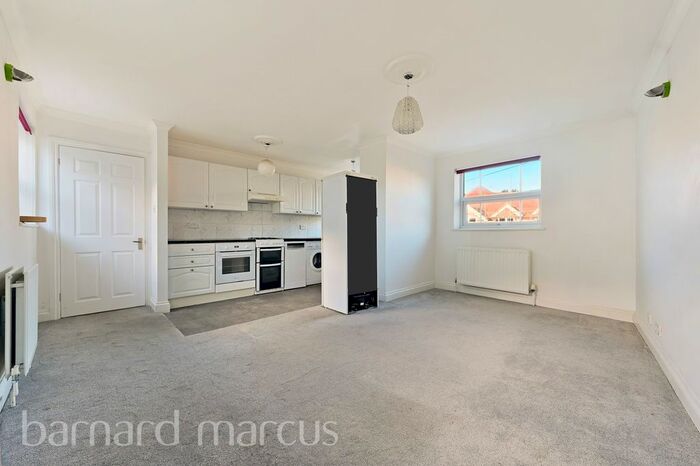 2 Bedroom Flat To Rent In Bridge Road, East Molesey, KT8