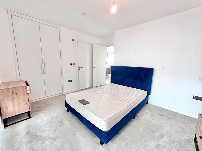 3 Bedroom Flat To Rent In Scarbrook Road, Croydon, CR0