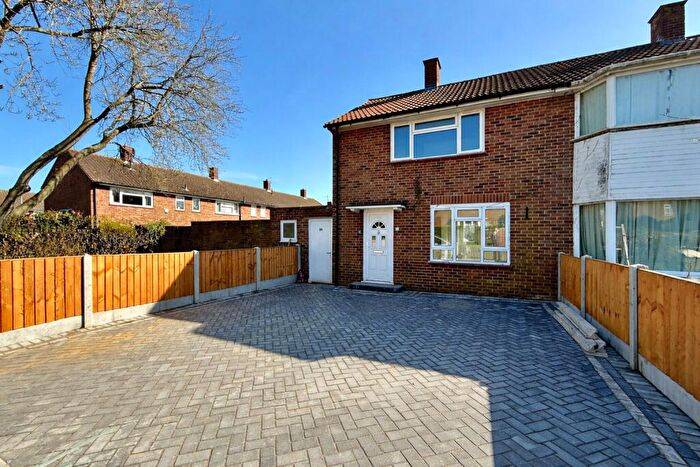 2 Bedroom End Of Terrace House To Rent In Wilwood Road, Bracknell, Berkshire, RG42