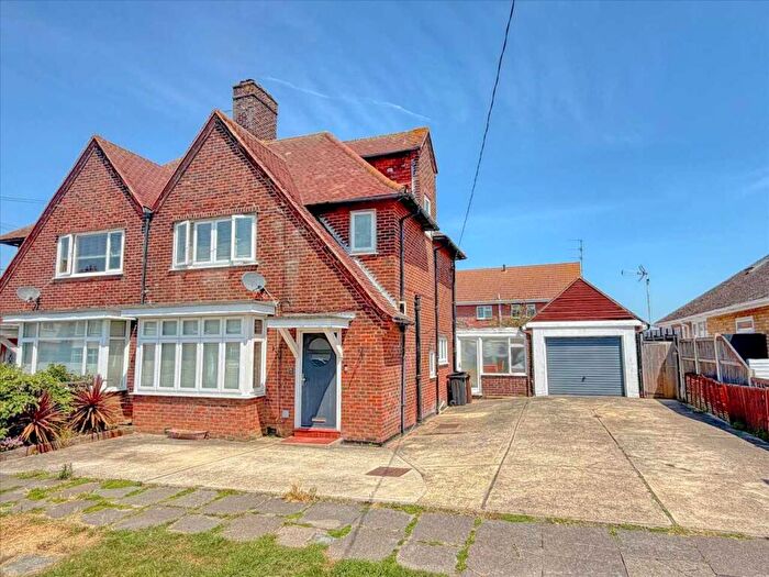 4 Bedroom Semi-Detached House For Sale In Southview Drive, Walton On The Naze, CO14