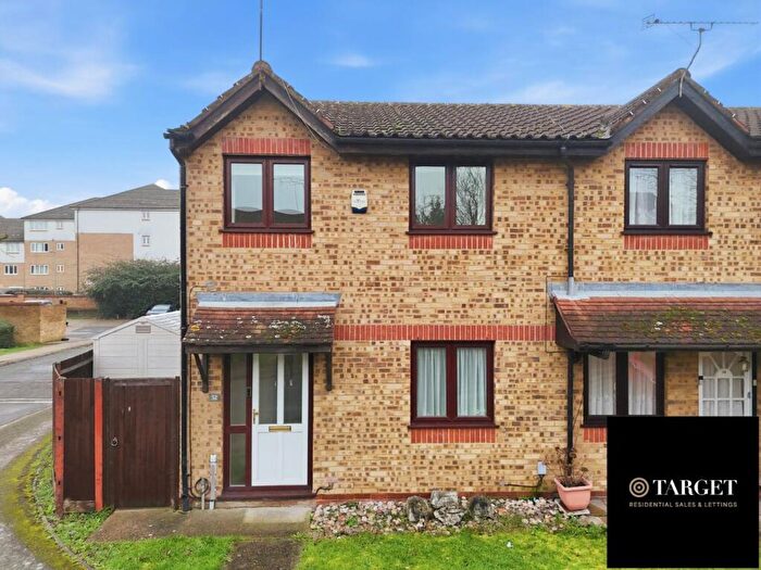 3 Bedroom End Of Terrace House For Sale In Westfield Close, Enfield, EN3