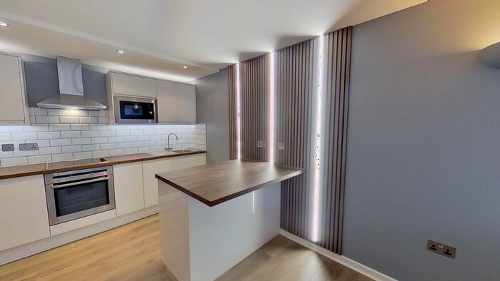 2 Bedroom Flat To Rent In Riverside Way, Leeds City Centre, Leeds, LS1