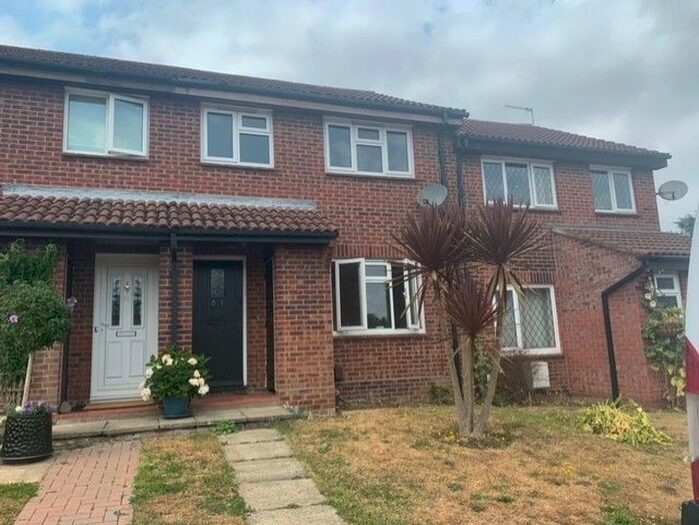 3 Bedroom Semi-Detached House To Rent In Quebec Gardens, Bursledon, Southampton, SO31