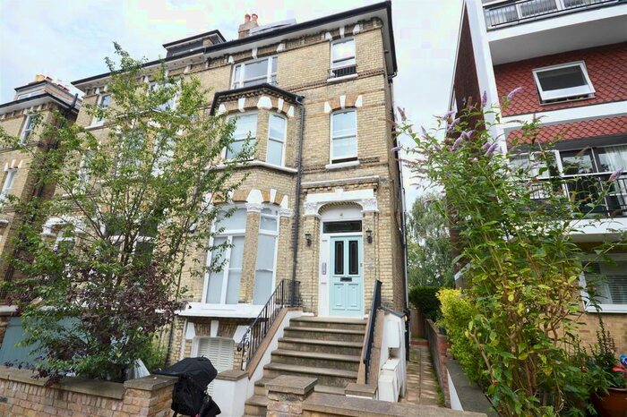 2 Bedroom Flat To Rent In Cardigan Road, Richmond, TW10