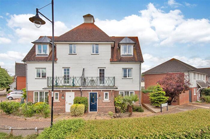 3 Bedroom Semi Detached House For Sale In The Avenue, St. Marys Island, Chatham, Kent, ME4