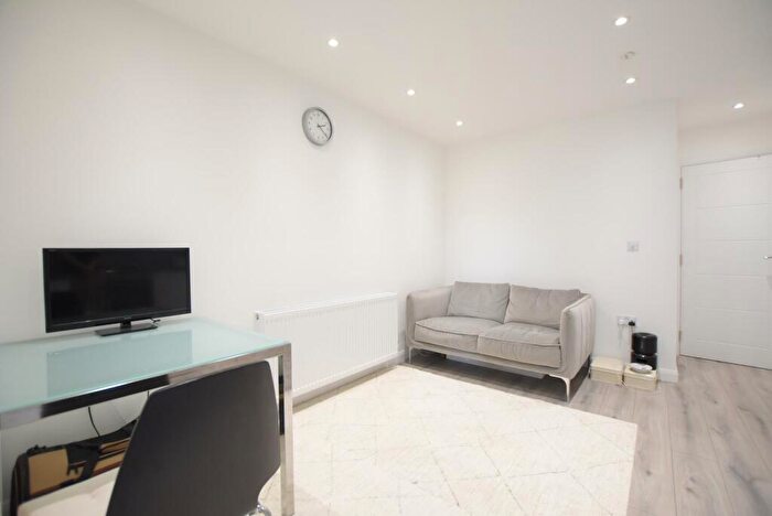 1 Bedroom Apartment To Rent In Regents Park Road, London, N3