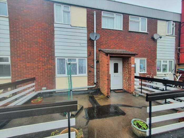 3 Bedroom Maisonette To Rent In Alfriston Gardens, Southampton, SO19