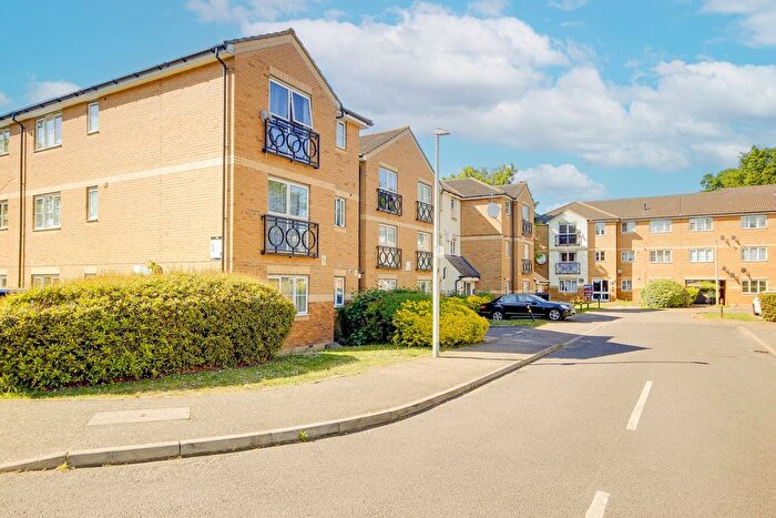 2 Bedroom Flat To Rent In Friars Close, Ilford, Essex, IG1
