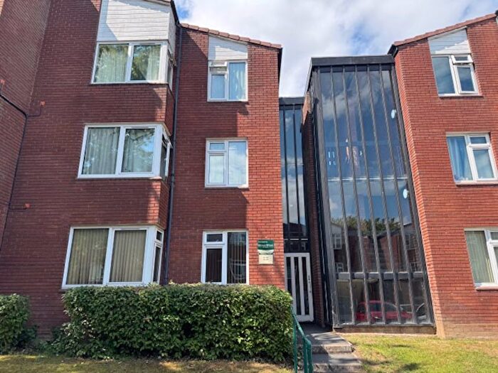 1 Bedroom Flat To Rent In Delbury Court, Hollinswood, Telford, TF3