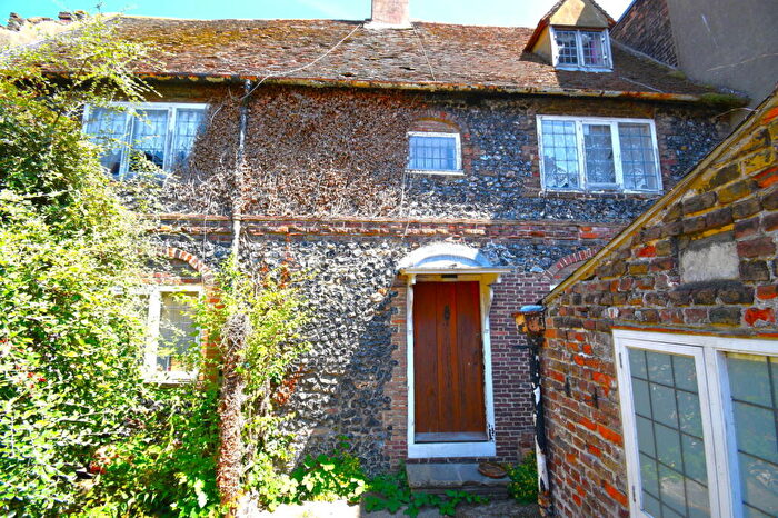2 Bedroom Flat For Sale In Queens Court, Ramsgate, CT11