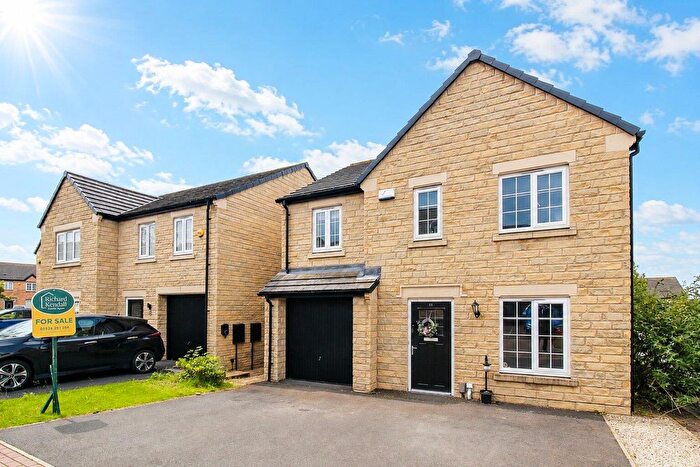 4 Bedroom Detached House For Sale In Wren Green Avenue, Wrenthorpe, Wakefield, WF2