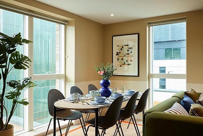 3 Bedroom Apartment To Rent In Candleriggs, Trongate, Glasgow, G1