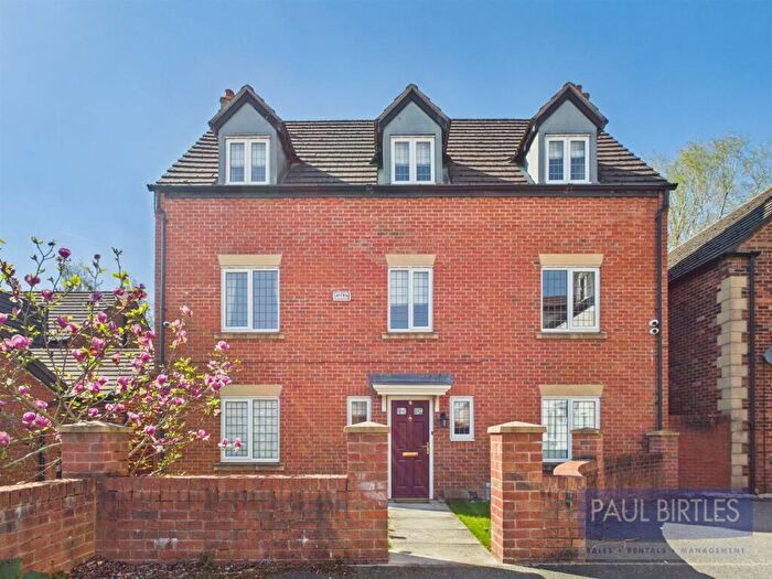 5 Bedroom Detached House To Rent In De Brook Close, Urmston, M41