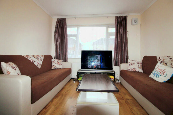 1 Bedroom Maisonette To Rent In Paulhan Road, Kenton, Harrow, HA3