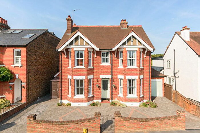 4 Bedroom Detached House For Sale In Kings Road, Walton-on-Thames, KT12