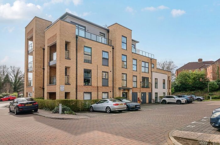 2 Bedroom Flat For Sale In Broad Lane, Bracknell, Berkshire, RG12