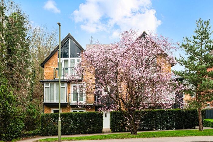 2 Bedroom Flat For Sale In Roundburrow Close, Warlingham, CR6