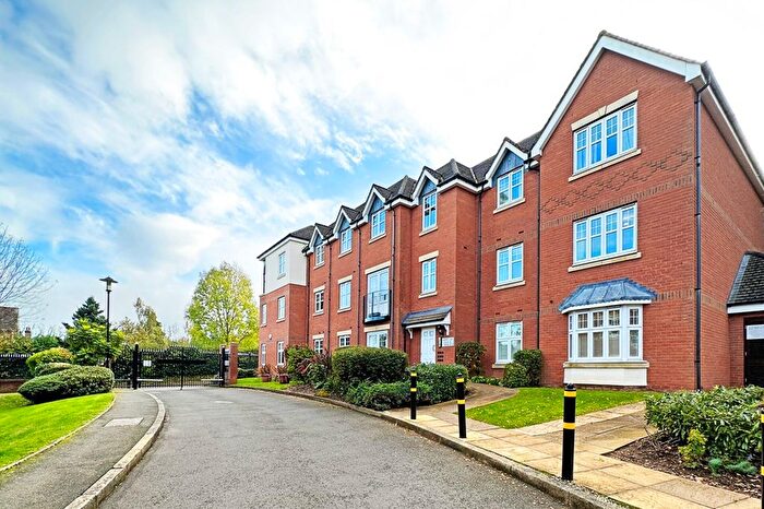 3 Bedroom Flat For Sale In Chancel Court, Solihull, B91