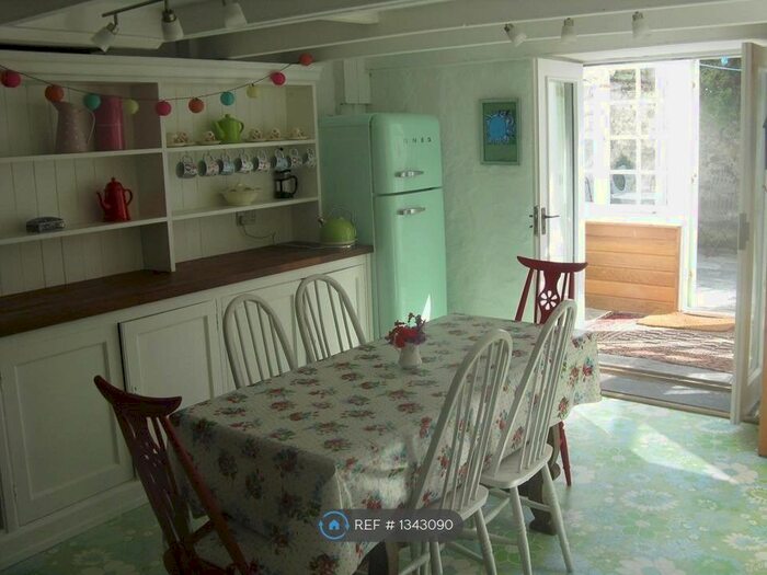 3 Bedroom Semi-Detached House To Rent In St Gluvias St, Penryn, TR10