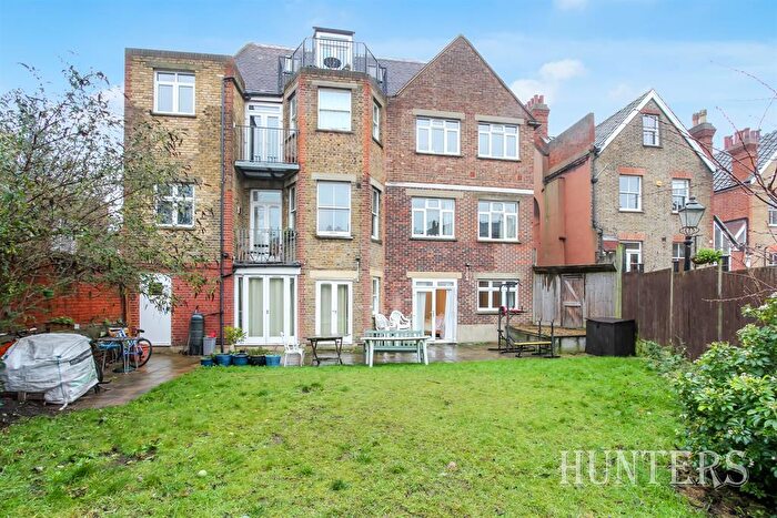 2 Bedroom Apartment To Rent In Knatchbull Road, SE5