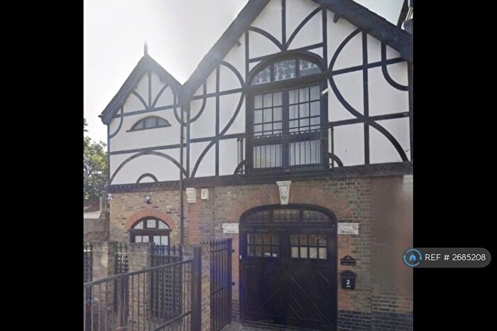 3 Bedroom End Of Terrace House To Rent In York Mews, Ilford, IG1