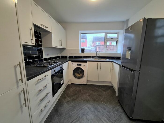 3 Bedroom Semi-Detached House To Rent In Renfrew Walk, Coventry, West Midlands, CV4