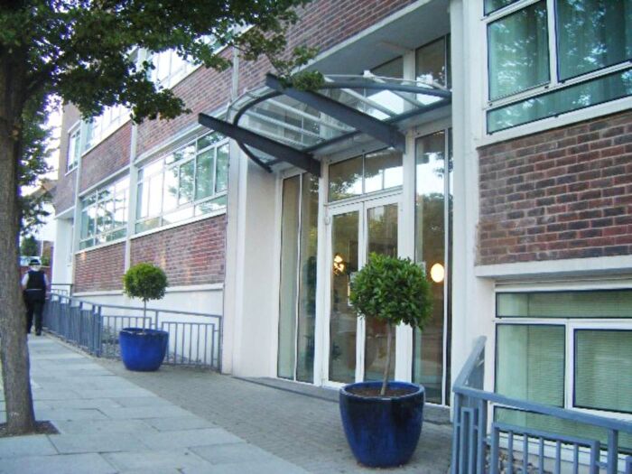 2 Bedroom Flat To Rent In Heathcroft, Ealing, London, W5