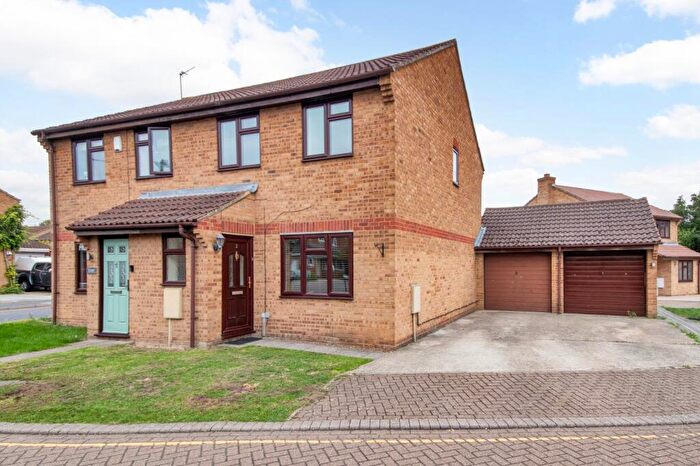 3 Bedroom Semi-Detached House For Sale In Argles Close, Greenhithe, Kent, DA9