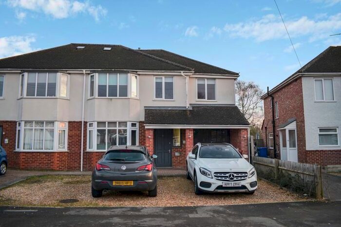 1 Bedroom Flat To Rent In The Garth, Yarnton, Kidlington, OX5