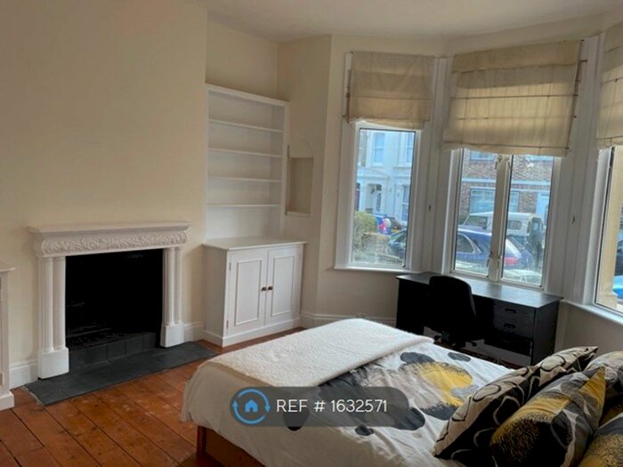 2 Bedroom Flat To Rent In Brockley, London, SE4