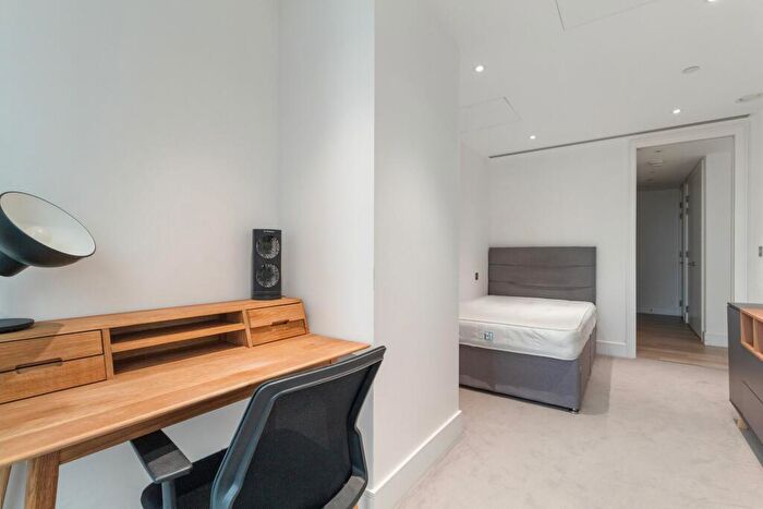 2 Bedroom Apartment To Rent In Carrara Tower, Bollinder Place London, EC1V
