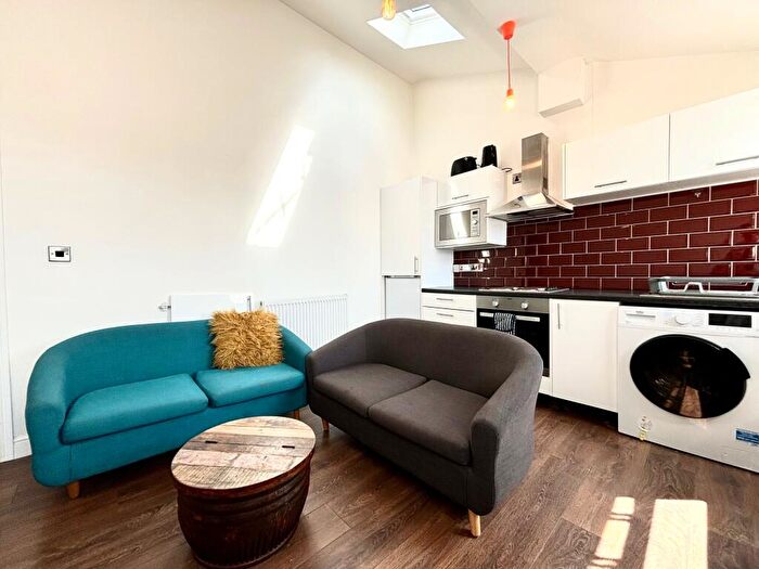 2 Bedroom Apartment To Rent In Warwick Street, Leamington Spa, CV32