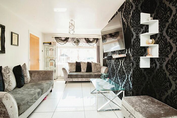 2 Bedroom Semi-Detached House To Rent In Oakwood Avenue, Penylan, Cardiff, CF23