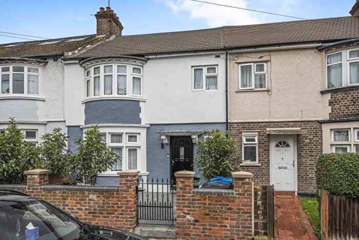 4 Bedroom Semi-Detached House For Sale In Ashbourne Road, Mitcham, Surrey, CR4