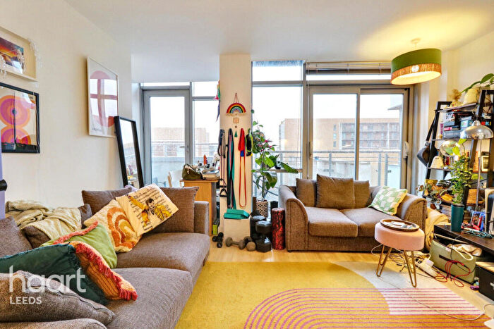 1 Bedroom Apartment For Sale In Ingram Street, Leeds, LS11