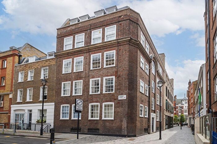 Maisonette For Sale In St Vincent Street, Marylebone, London, W1U