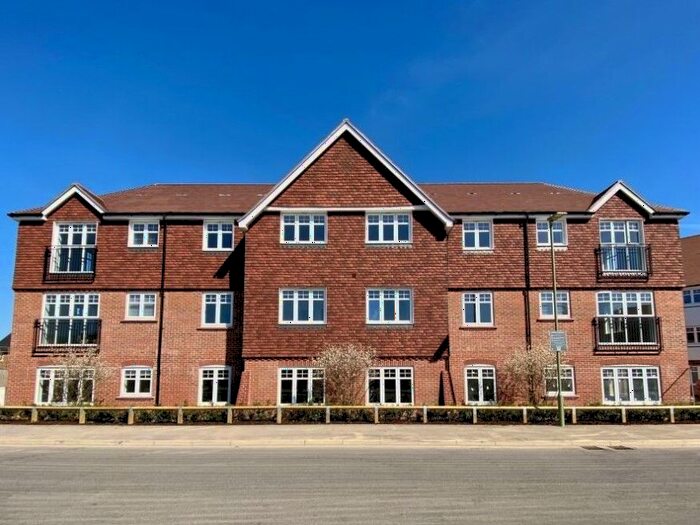 2 Bedroom Flat To Rent In Heather Court, Emerald Avenue, GU51