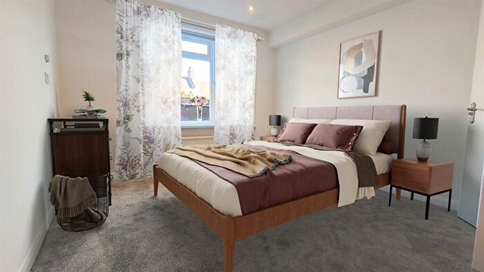3 Bedroom Flat To Rent In Daleham Gardens, , Belsize Park, NW3