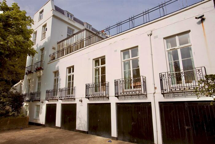 2 Bedroom Flat To Rent In Highgate West Hill, Highgate, N6