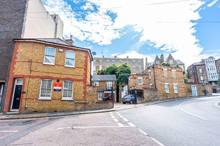 1 Bedroom End Of Terrace House For Sale In Gundulph Road, Chatham, ME4