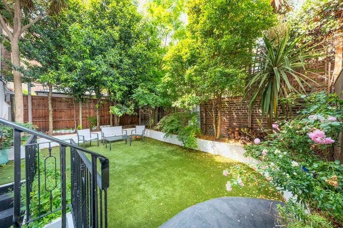 3 Bedroom Property To Rent In Addison Avenue, Holland Park, London, W11