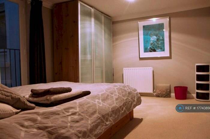 2 Bedroom Flat To Rent In Lower Rock Garden, Brighton, BN2