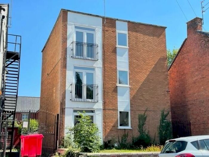 2 Bedroom Flat To Rent In Larches Lane, Chapel Ash, Wolverhampton, WV3