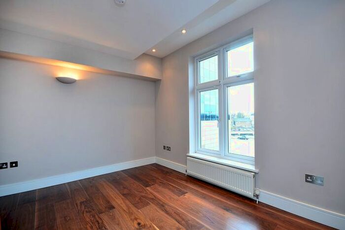 1 Bedroom Flat To Rent In Chiswick High Road, Chiswick, London, W4