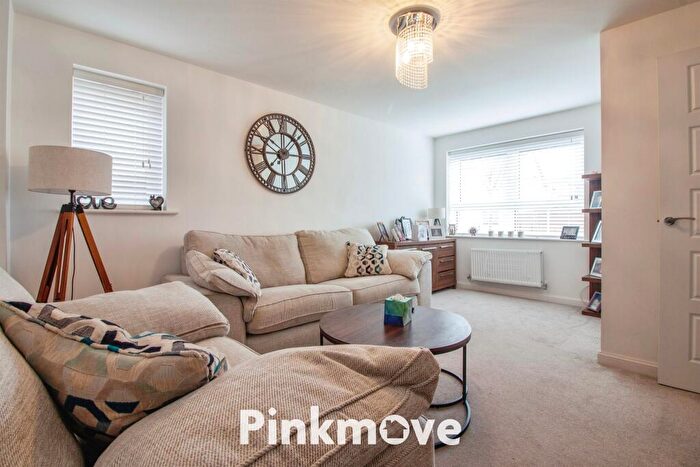3 Bedroom Semi-Detached House For Sale In Castle Way, Rogerstone, Newport, NP10