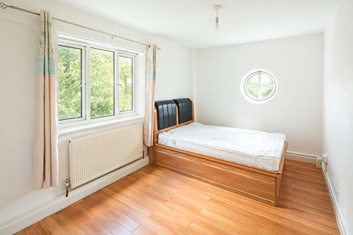 4 Bedroom Apartment To Rent In Denmark Hill Estate, London, SE5