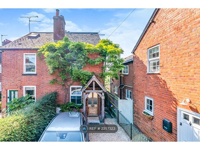 3 Bedroom Semi-Detached House To Rent In Gipsy Lane, Wokingham, RG40