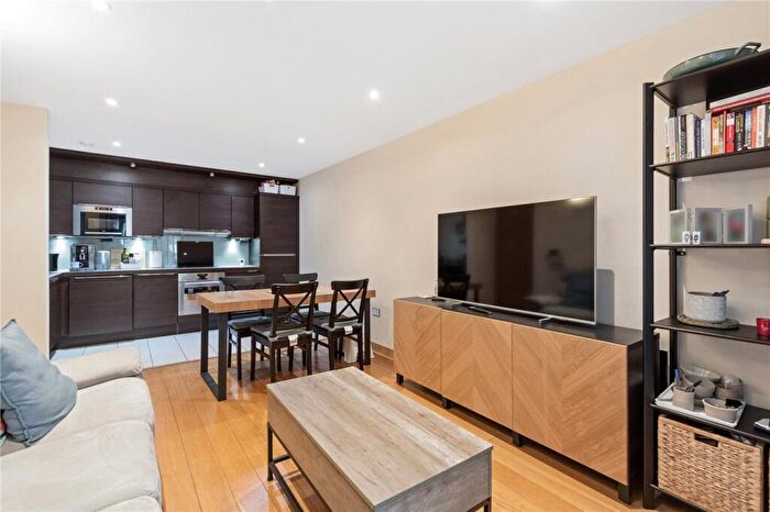 2 Bedroom Apartment To Rent In Drayton Park, London, N5