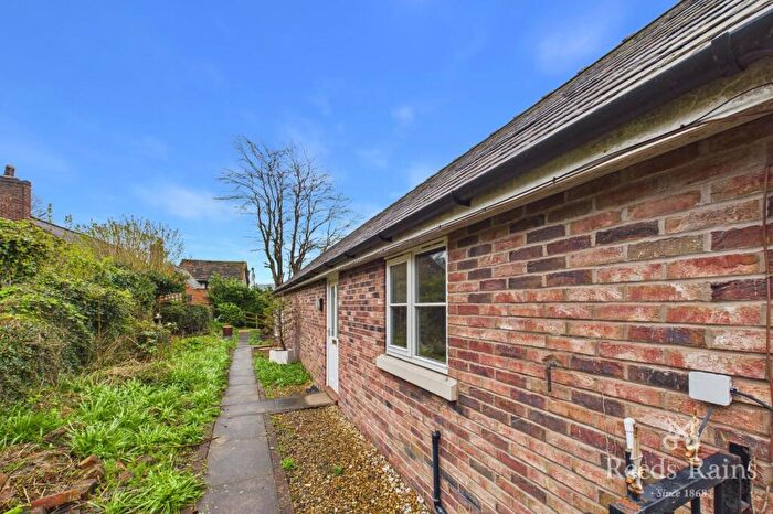 1 Bedroom Apartment To Rent In Church Street, Macclesfield, Cheshire, SK11