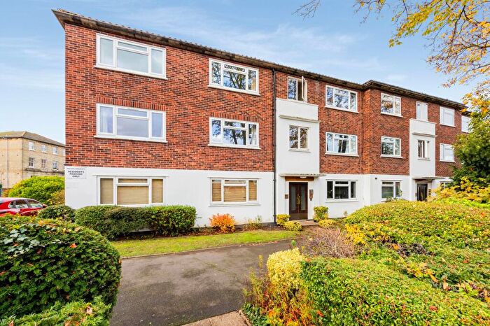 2 Bedroom Apartment To Rent In Park Road, Surbiton, KT5